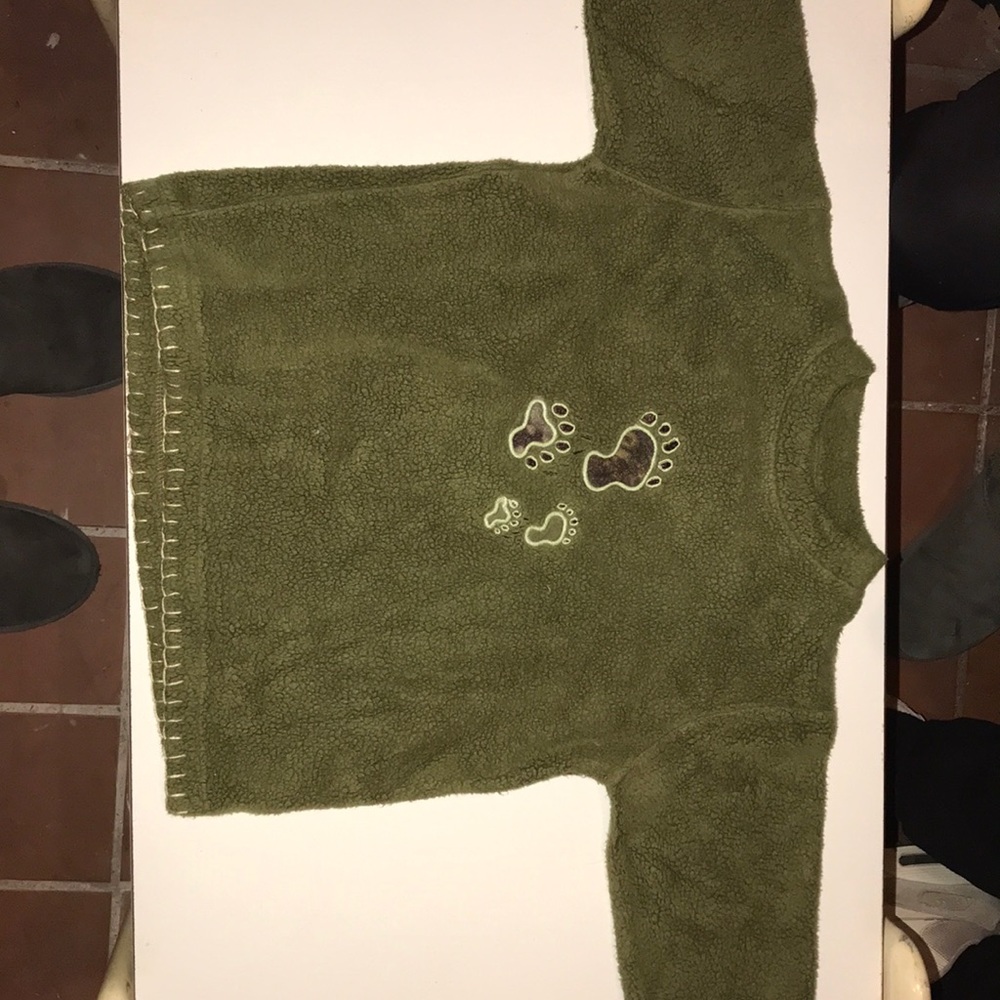 Boys sweater fluffy and comfy size 4-5